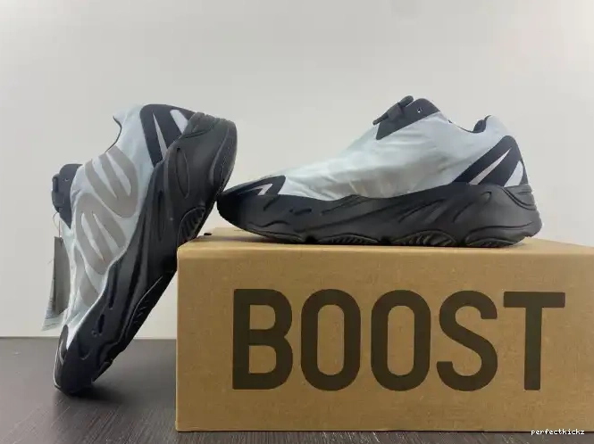 Adidas Yeezy 700 Tint Boost GZ0711 Blue MNVN 0703